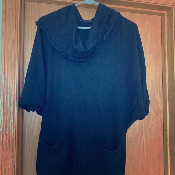 Tops - Short sleeve cowl neck top